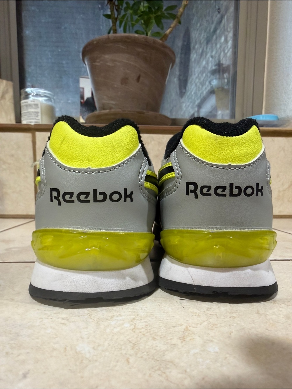 Reebok Boys Gray & Neon Yellow Light Up Shoes Size 13 K - Picture 4 of 5